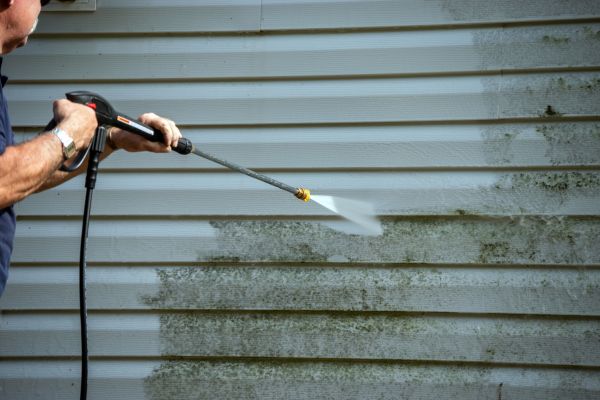 Cost of Vinyl Siding Power Washing in Menomonee Falls