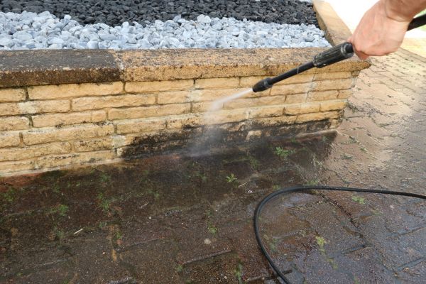 Cost of Retaining Wall Power Washing in Menomonee Falls